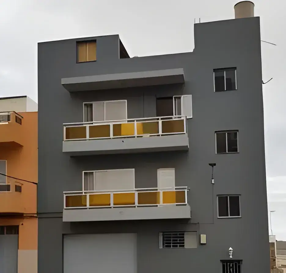 Los Pintores Albacete Rehabilitación y pintado de fachada de comunidad en color gris moderno